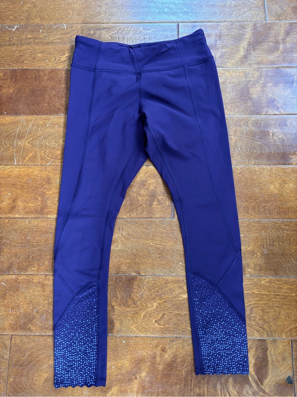 Women’s Lululemon run tight Purple Athletic Leggings with reflective detail